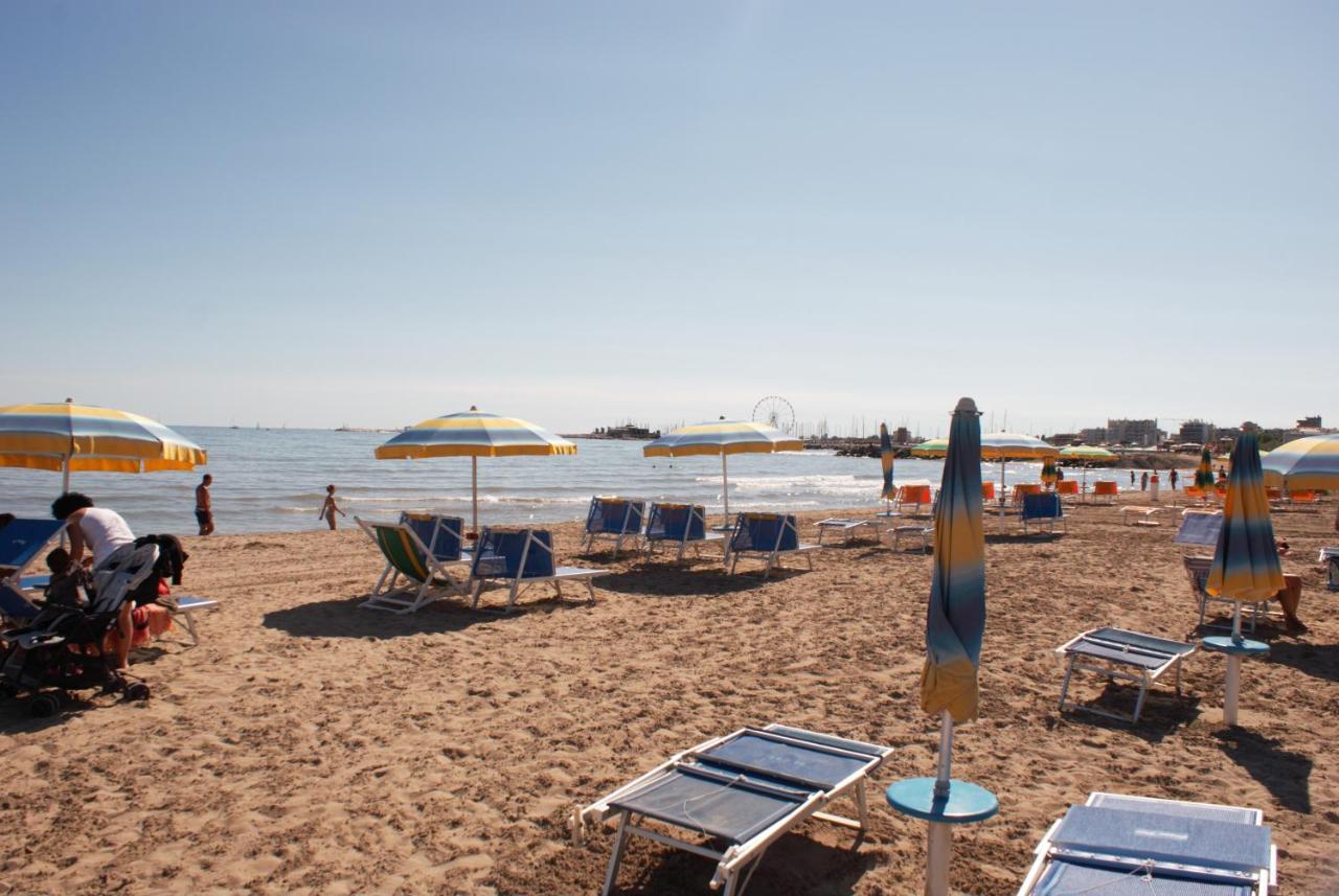 Hotel Caesar Paladium Rimini Luaran gambar