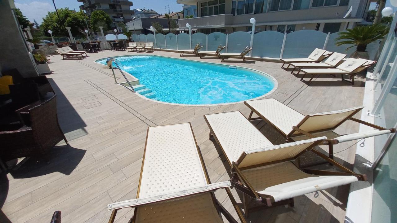Hotel Caesar Paladium Rimini Luaran gambar
