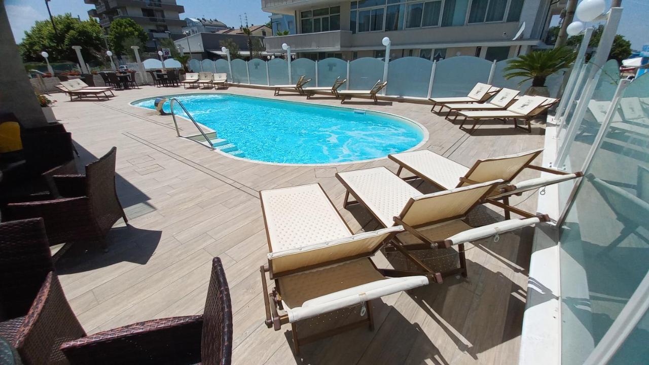 Hotel Caesar Paladium Rimini Luaran gambar