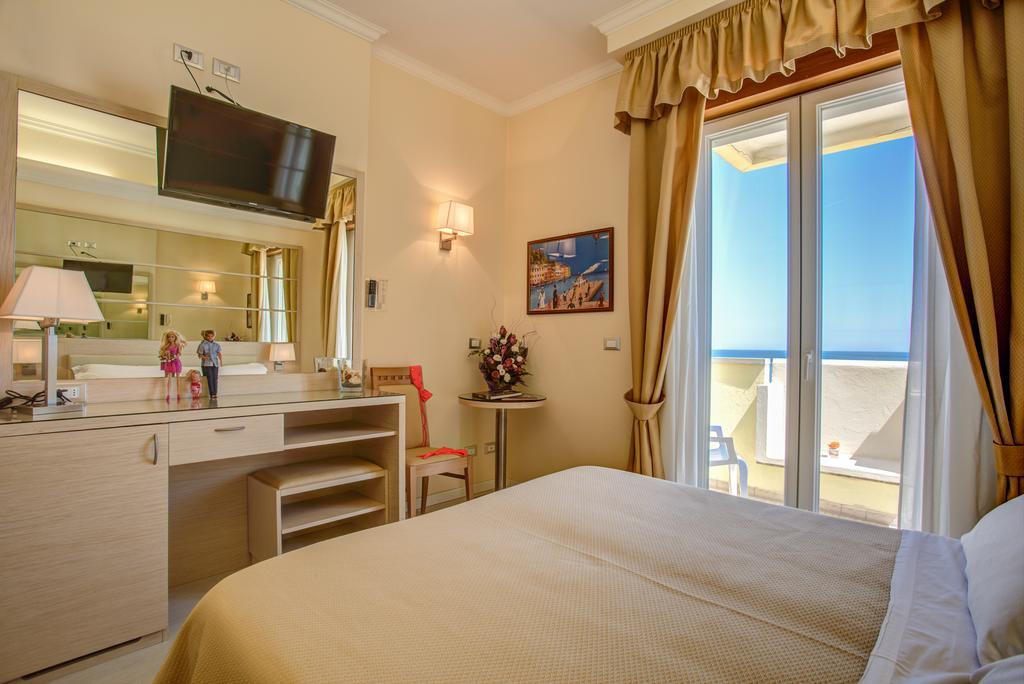 Hotel Caesar Paladium Rimini Bilik gambar