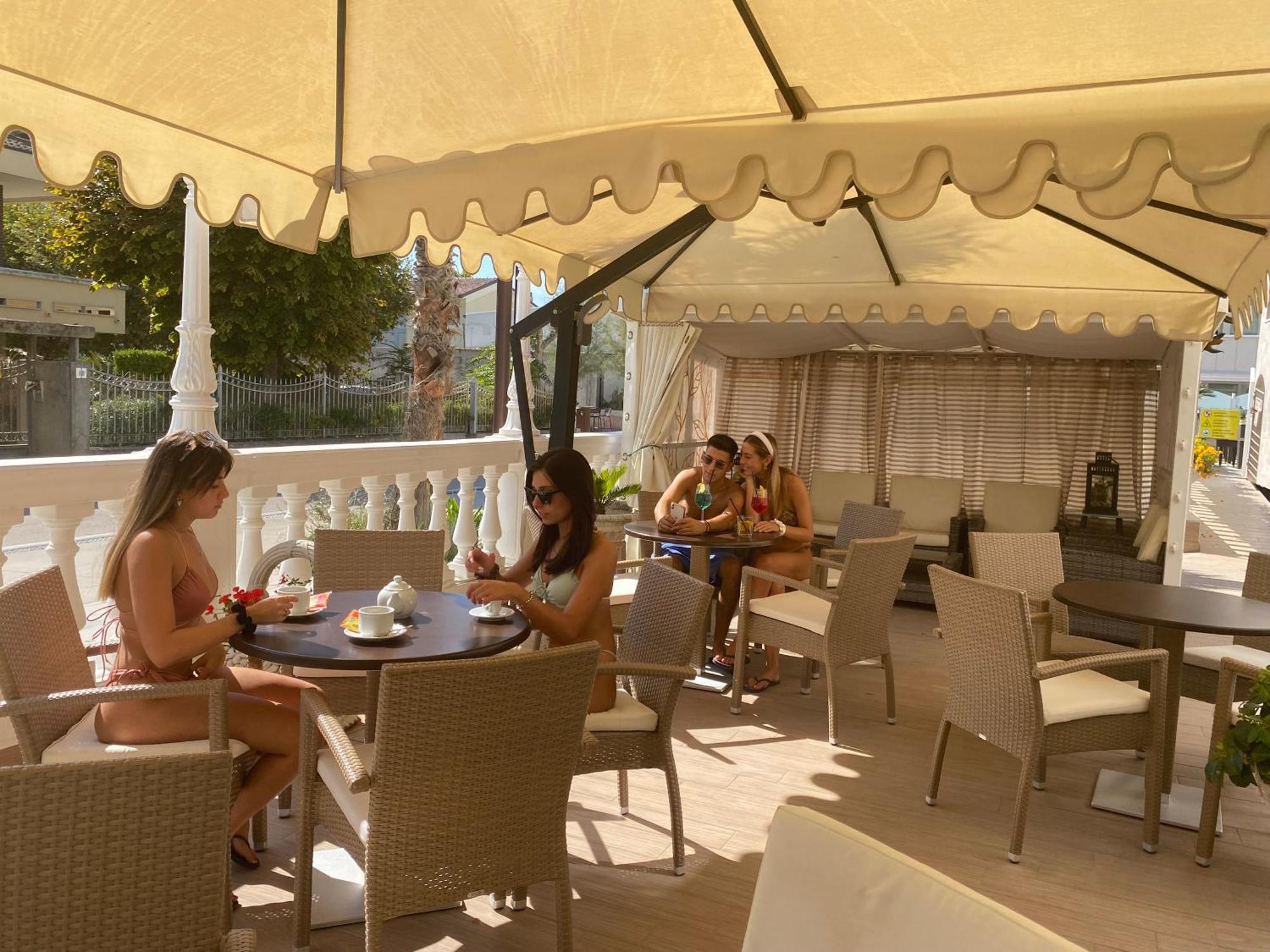 Hotel Caesar Paladium Rimini Luaran gambar