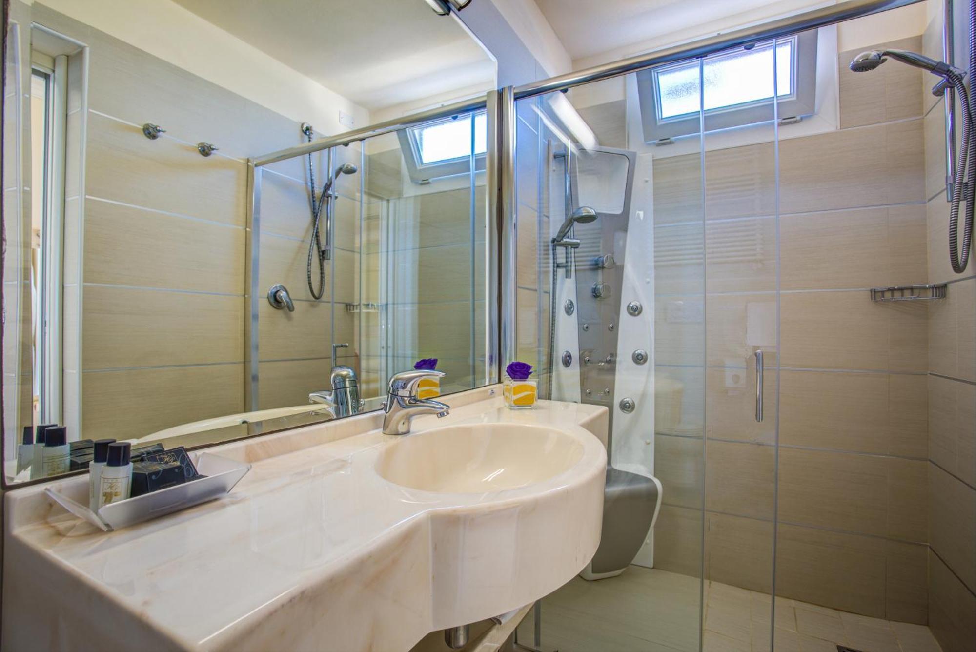 Hotel Caesar Paladium Rimini Bilik gambar