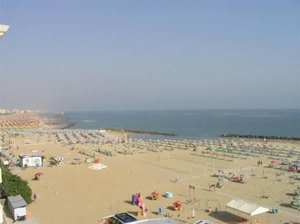 Hotel Caesar Paladium Rimini Luaran gambar