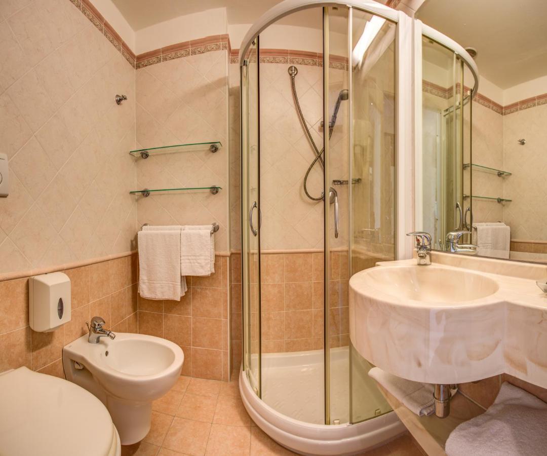 Hotel Caesar Paladium Rimini Bilik gambar